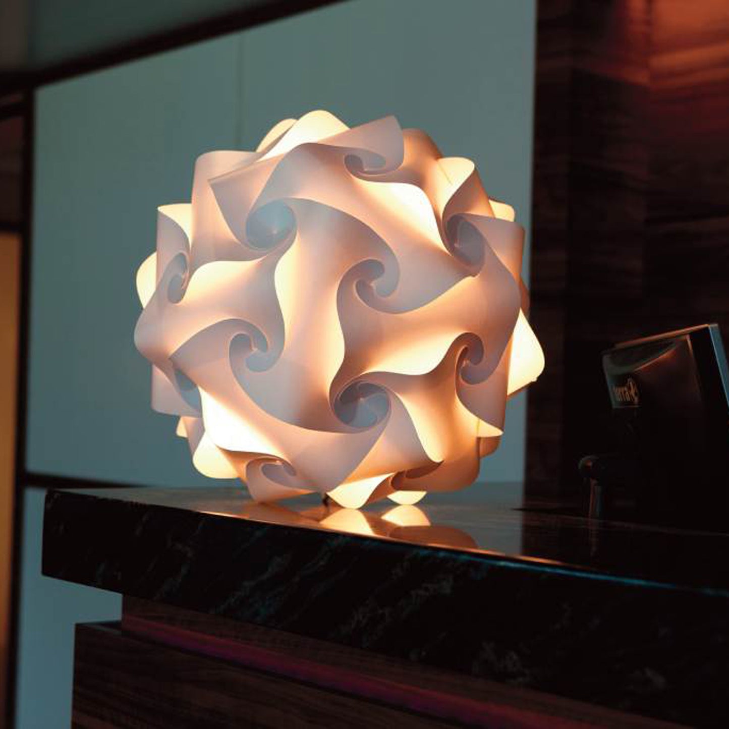 Lampenmanufaktur Oberkirch Design Kugelleuchte aus Papier - mittel 34 cm - blanco - das Original