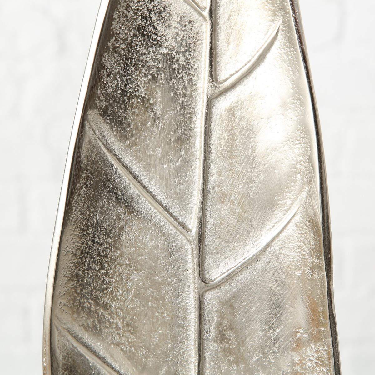 Deko "Blatt" Set 2-tlg. - moderne Skulptur | Stelldekoration aus Aluminium und Holz - 67 cm