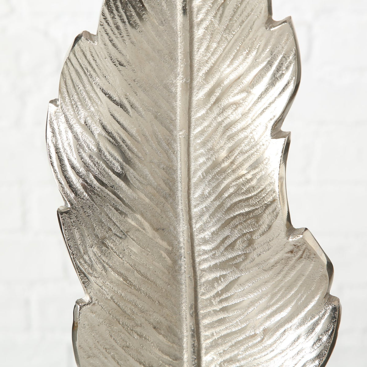 Deko "Blatt" Set 2-tlg. - moderne Skulptur | Stelldekoration aus Aluminium und Holz - 67 cm