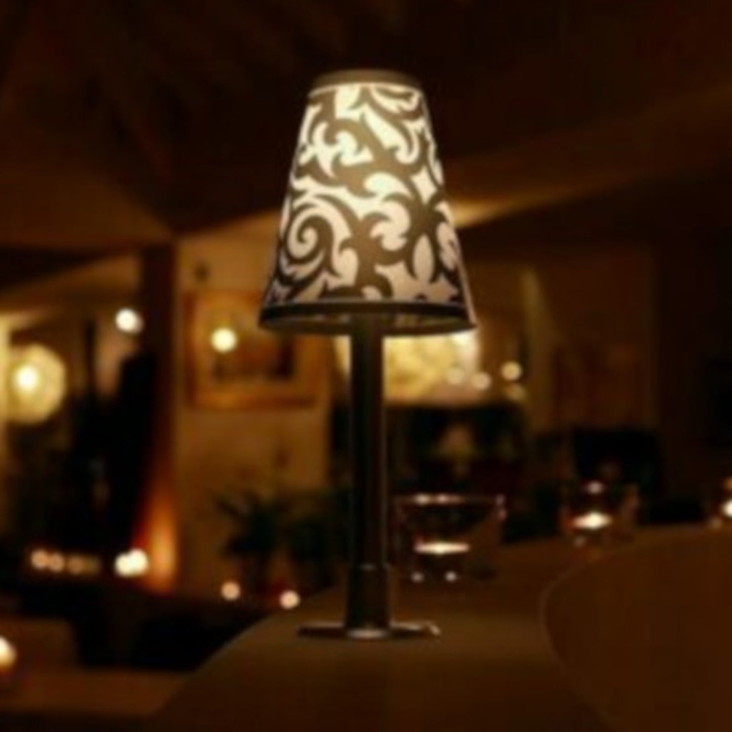 Tischleuchte BOT09-3 mit austauschbaren Lampenschirmen (Warmweiß) 27 cm