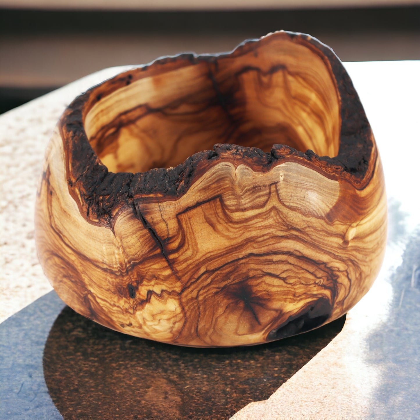 Schale "Natural Edge" aus Olivenholz rustikal 18 cm Handmade, Unikat