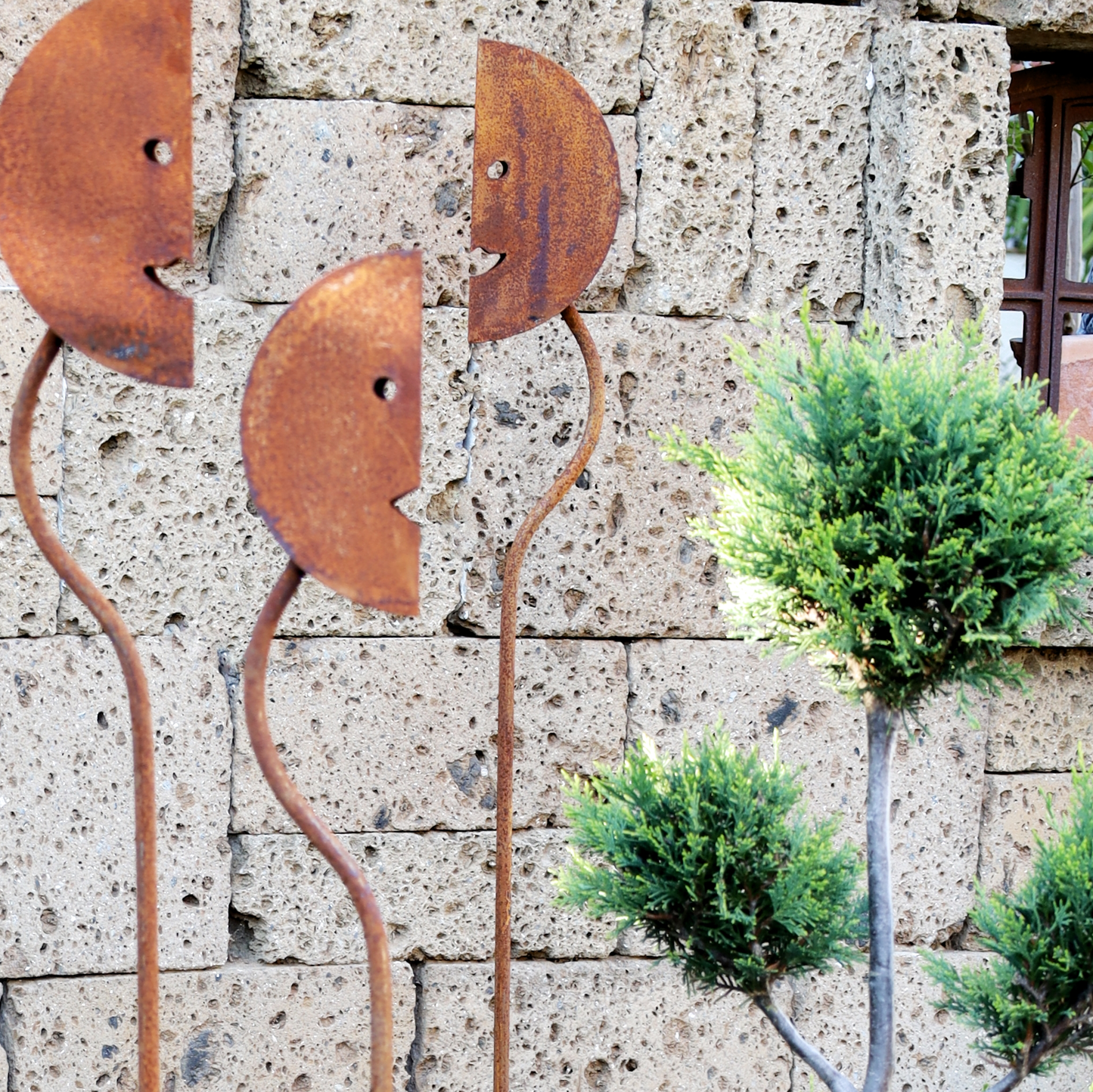 Gartenstecker | Metallkopf "Ira" auf Stab, Edelrost - 115 cm