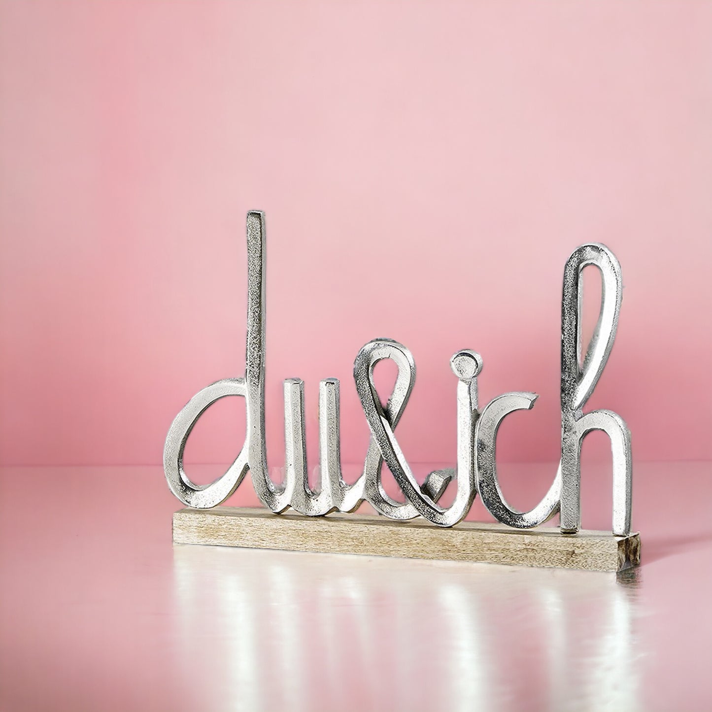 Schriftzug "du & ich" aus Alu mit Holzständer, 43 x 29 cm
