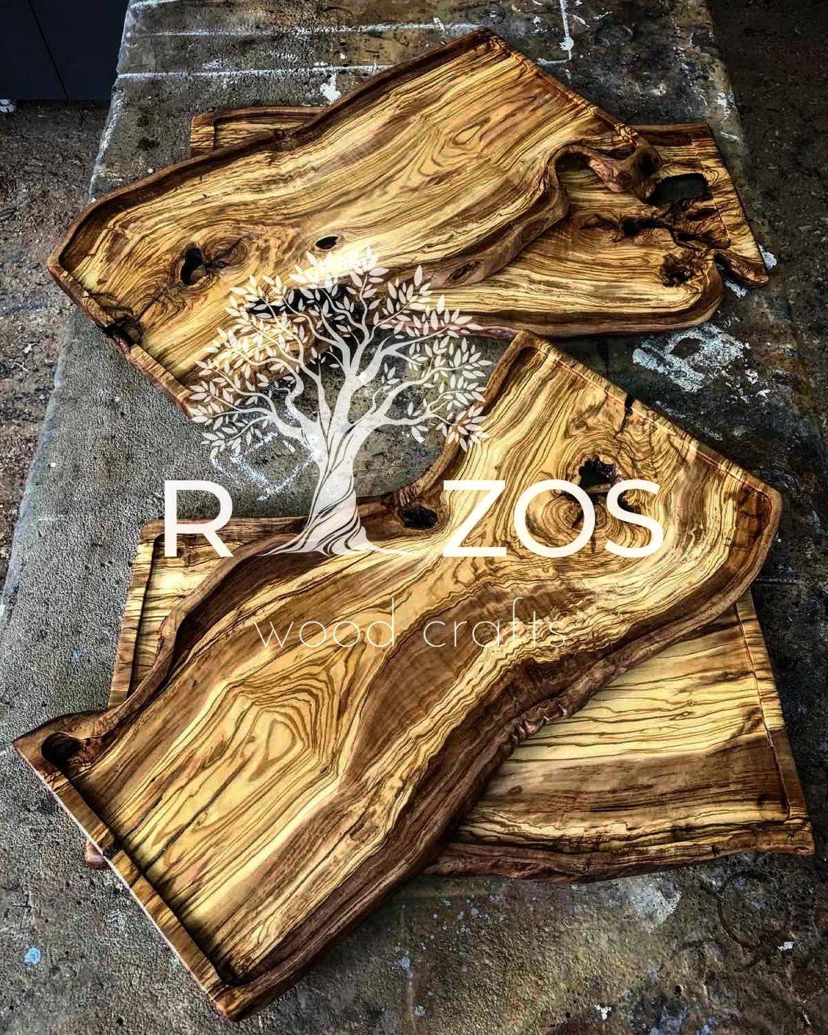 Servierbrett - Tablett "Natural Edge" aus Olivenholz