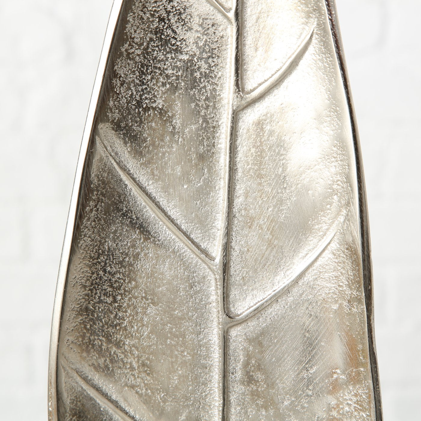 Deko "Blatt" Set 2-tlg. - moderne Skulptur | Stelldekoration aus Aluminium und Holz - 67 cm